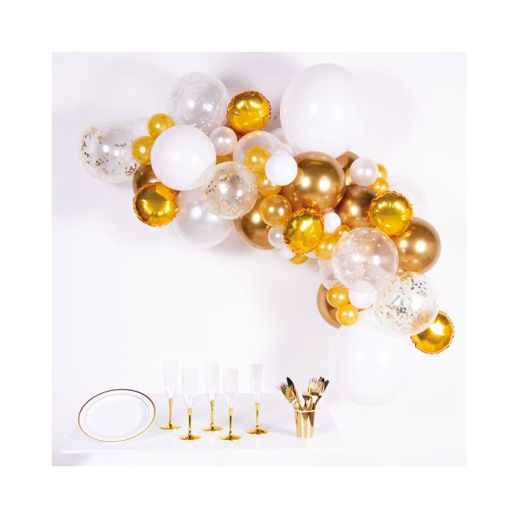 Ghirlandă DIY cu baloane aurii, albe și transparente