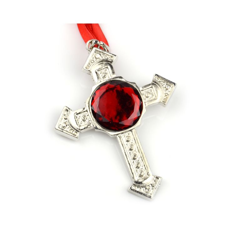 Cruce metalica de vampir cu piatra rosie pentru Halloween